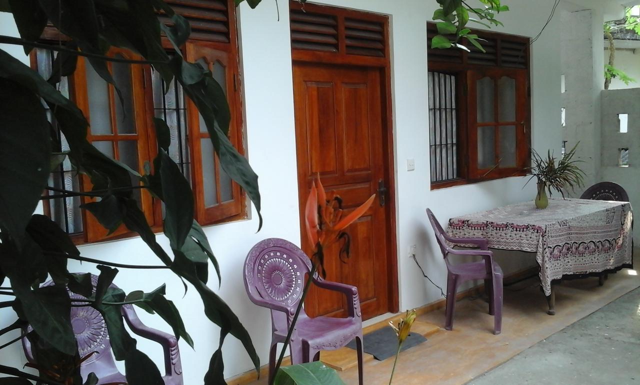 Ameesha Guesthouse 乌纳瓦图纳 外观 照片