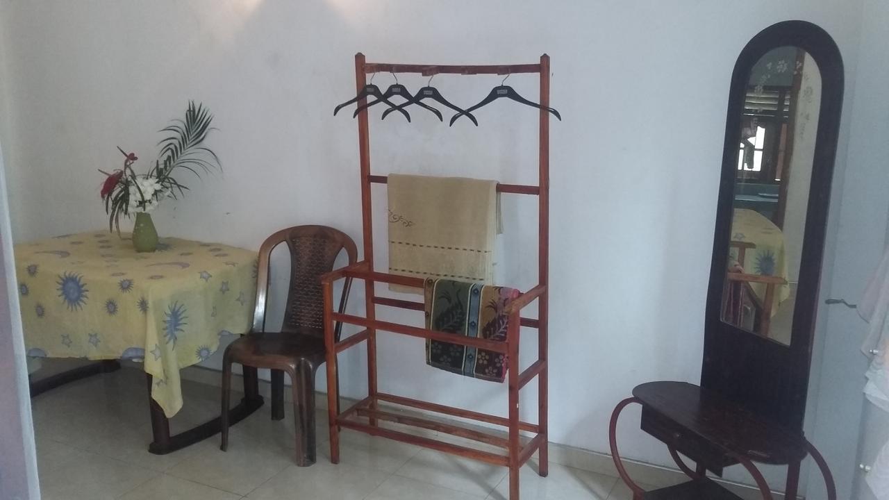 Ameesha Guesthouse 乌纳瓦图纳 外观 照片