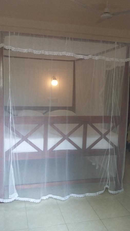 Ameesha Guesthouse 乌纳瓦图纳 外观 照片
