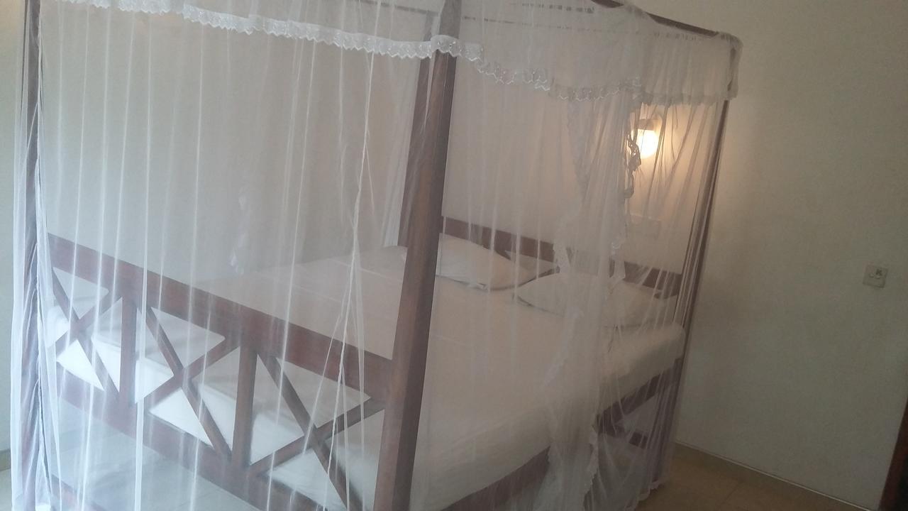Ameesha Guesthouse 乌纳瓦图纳 外观 照片