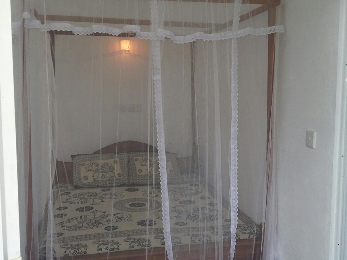 Ameesha Guesthouse 乌纳瓦图纳 外观 照片