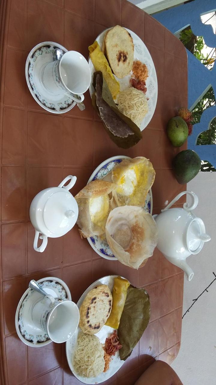 Ameesha Guesthouse 乌纳瓦图纳 外观 照片
