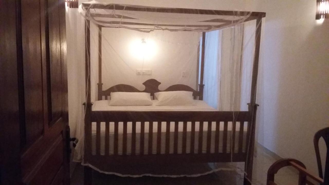 Ameesha Guesthouse 乌纳瓦图纳 外观 照片